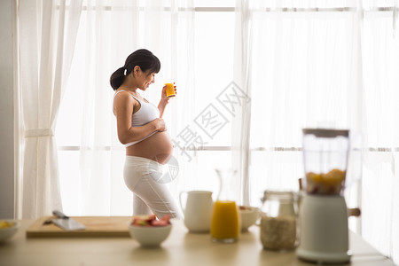 期待成年人20到24岁孕妇喝果汁图片