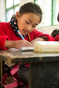 亚洲东亚艰苦乡村小学里的小学女生图片