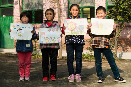 问题海报认真的小学男生亚洲乡村小学里的小学生背景