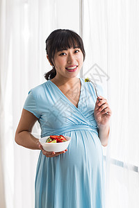 垂直构图轻松吃幸福的孕妇高清图片