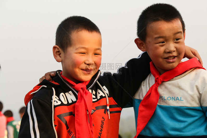 教育亚洲享乐欢乐的乡村小学生图片