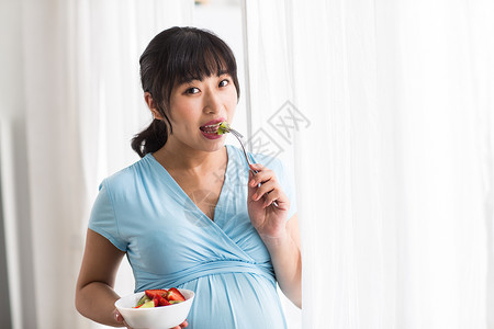 草莓新上市放松仅女人20到24岁幸福的孕妇背景
