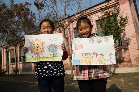 建筑绘画业余爱好6岁到7岁亚洲人乡村小学里的小学生背景