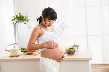 健康食物东亚保护幸福的孕妇图片