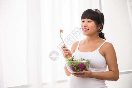 孕妇吃沙拉图片