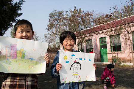 亚洲人艺术平房乡村小学里的小学生图片