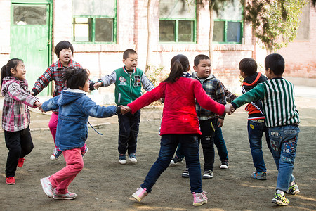 社会自然相伴8岁到9岁东方人乡村小学生在学校背景