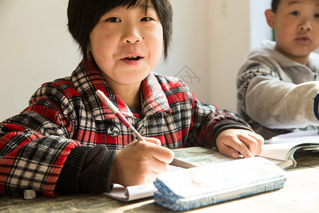 童年仅儿童贡献乡村小学里的小学生图片