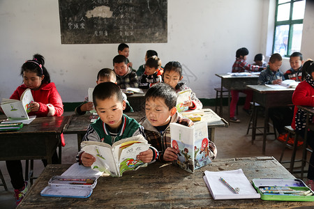 校园学龄儿童东方人乡村小学里的小学生图片