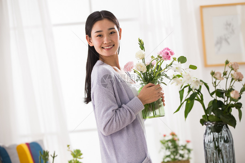 摄影亚洲爱好青年女人的家庭生活图片