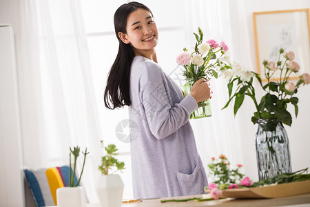 卧室的女孩插画卧室花彩色图片青年女人的家庭生活背景