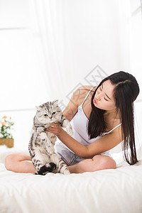 青年女人和猫高清图片