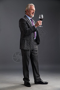香醇红葡萄酒酿制图片仅一个男人彩色图片财富权威商务老年男人背景