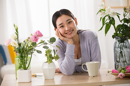 爱好女特质欢乐青年女人的家庭生活图片