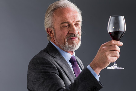 香醇红葡萄酒酿制图片60到64岁彩色图片商务人士权威商务老年男人背景