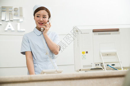 保健仅一个青年女人东亚年轻女护士在接待处图片