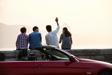 汽车租赁宣传单剪影湖畔青年男女自驾游背景