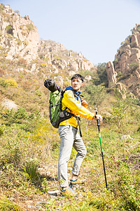 健身仅一个人享乐青年男人登山高清图片