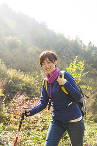 青年女人登山图片