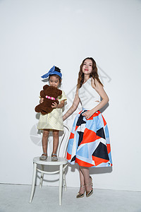 亚洲童年亲情快乐的时尚母女图片