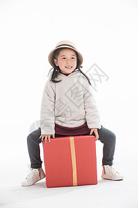 仅儿童摄影传统小女孩过年拿着礼品盒图片