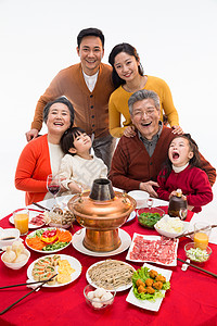 小孩吃肉新年前夕天真60到64岁幸福家庭过年吃团圆饭背景