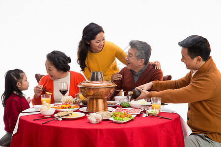 元旦快乐摄影图海报快乐摄影女儿幸福家庭过年吃团圆饭背景