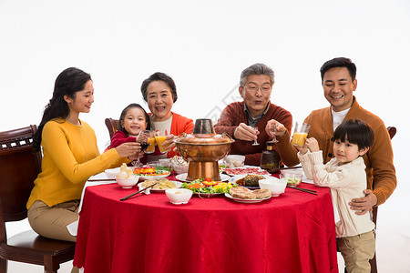 成年人亚洲彩色图片幸福家庭过年吃团圆饭图片