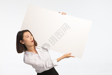 空白公告素材满意衬衫仅女人商务青年女人和白板背景