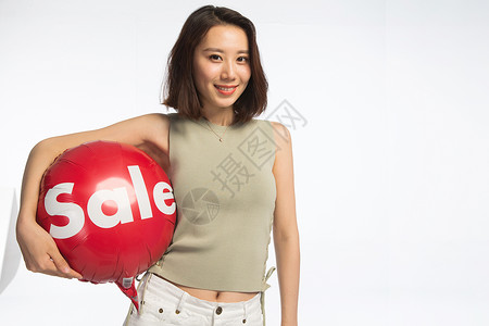 英文购物标签满意乐趣快乐的年轻女孩拿着气球背景