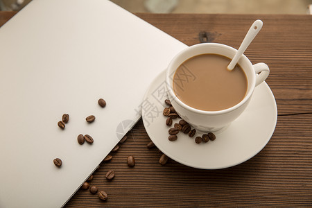 咖啡与纸咖啡豆水杯造型高清图片
