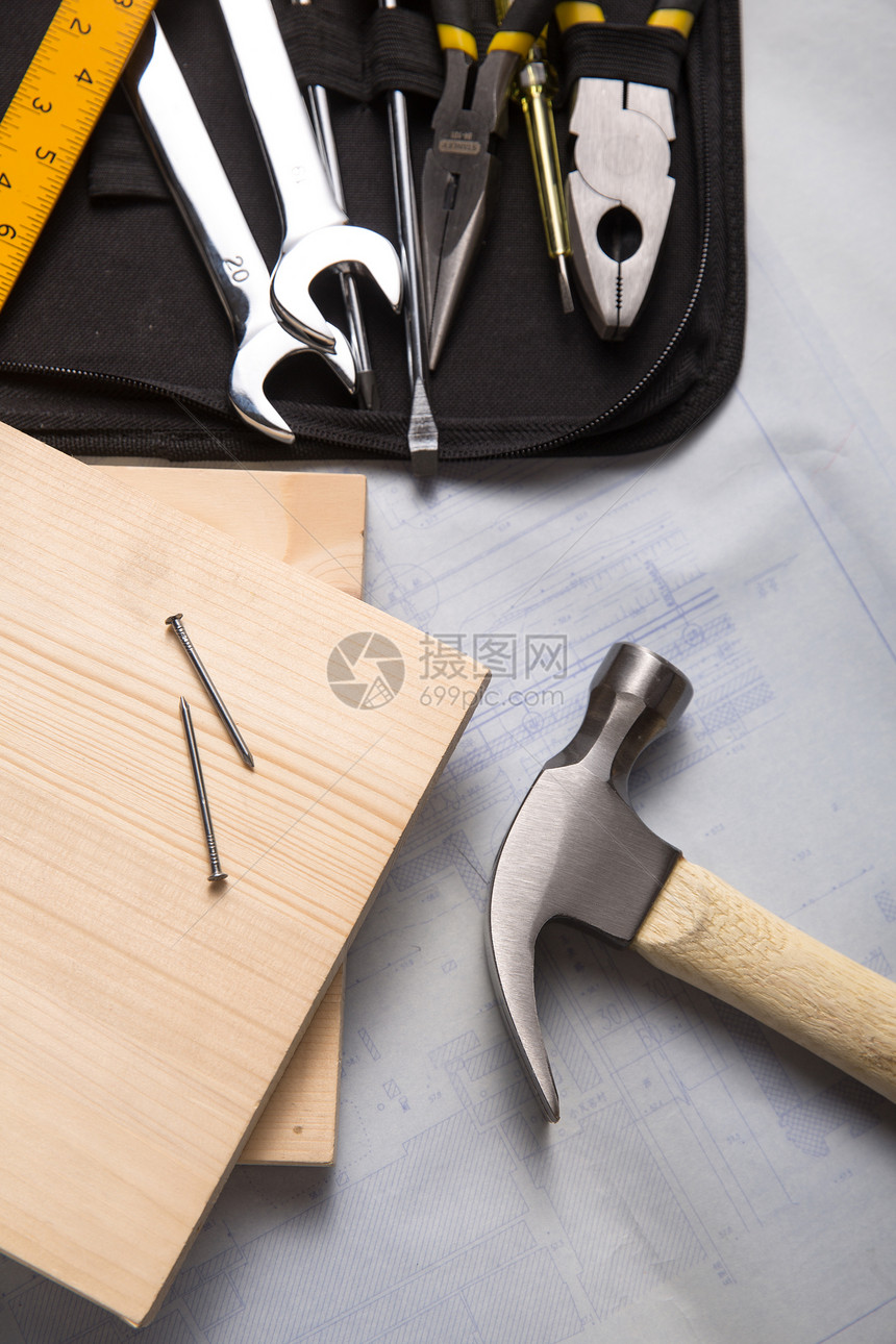 钉子建筑业厚木板与工具图片