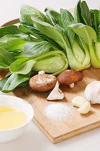 切片食物烹调纯净炒香菇油菜的食材高清图片