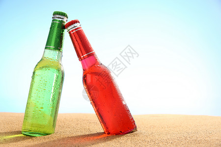 沙滩饮料瓶图片