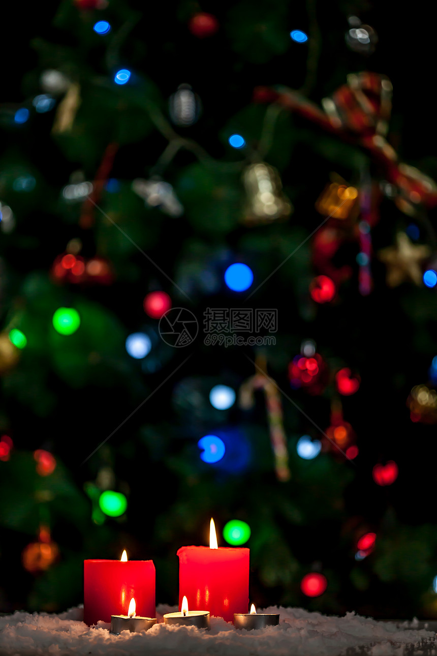 温馨圣诞树户内圣诞装饰图片