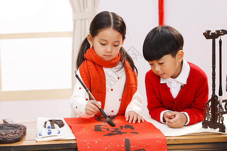 温馨文字海报两个孩子写春联背景