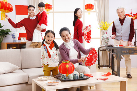 温馨家园东方人温馨快乐家庭过新年高清图片