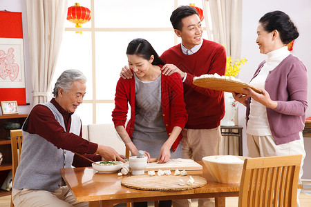 冬至快乐字体团圆饭仅成年人饮食快乐家庭过新年包饺子背景