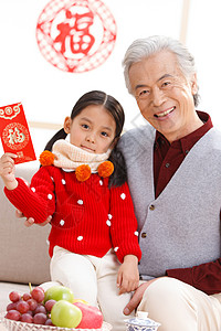 抱红包正面视角祝福亚洲人小女孩和爷爷过新年背景