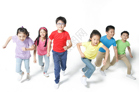 纯洁欢乐的小学生奔跑高清图片