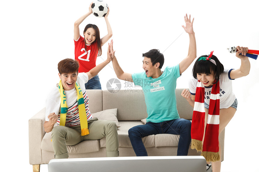 骄傲活力沙发年轻球迷看比赛欢呼呐喊图片