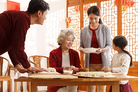 孙女食品成年人幸福家庭过年包饺子图片
