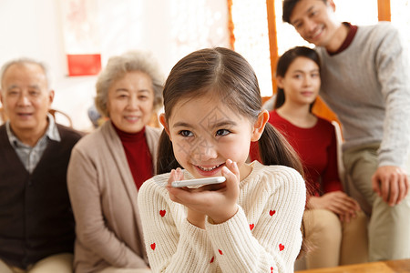 微信新年节日家庭30多岁快乐小女孩过年打电话背景