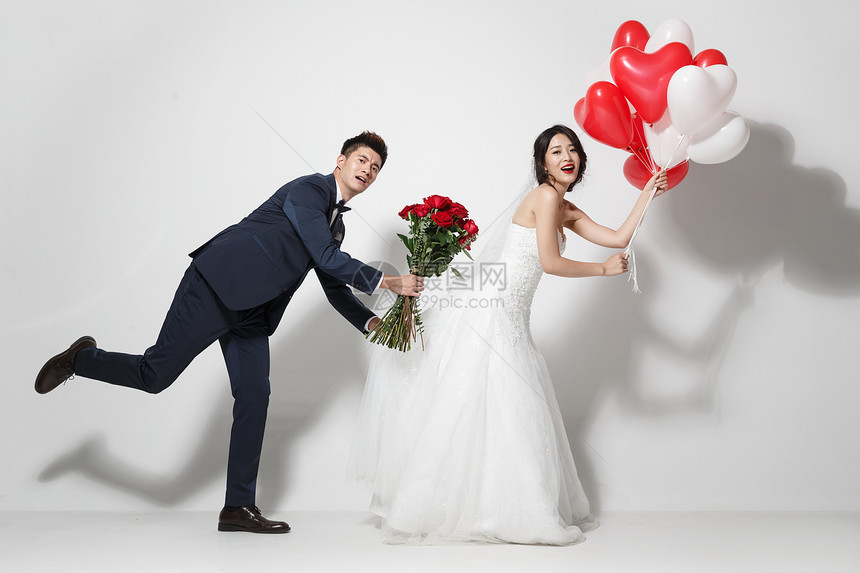 人结婚纪念日20多岁浪漫婚纱情侣图片