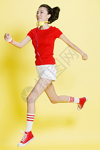 简单背景健身时尚的青年人奔跑图片