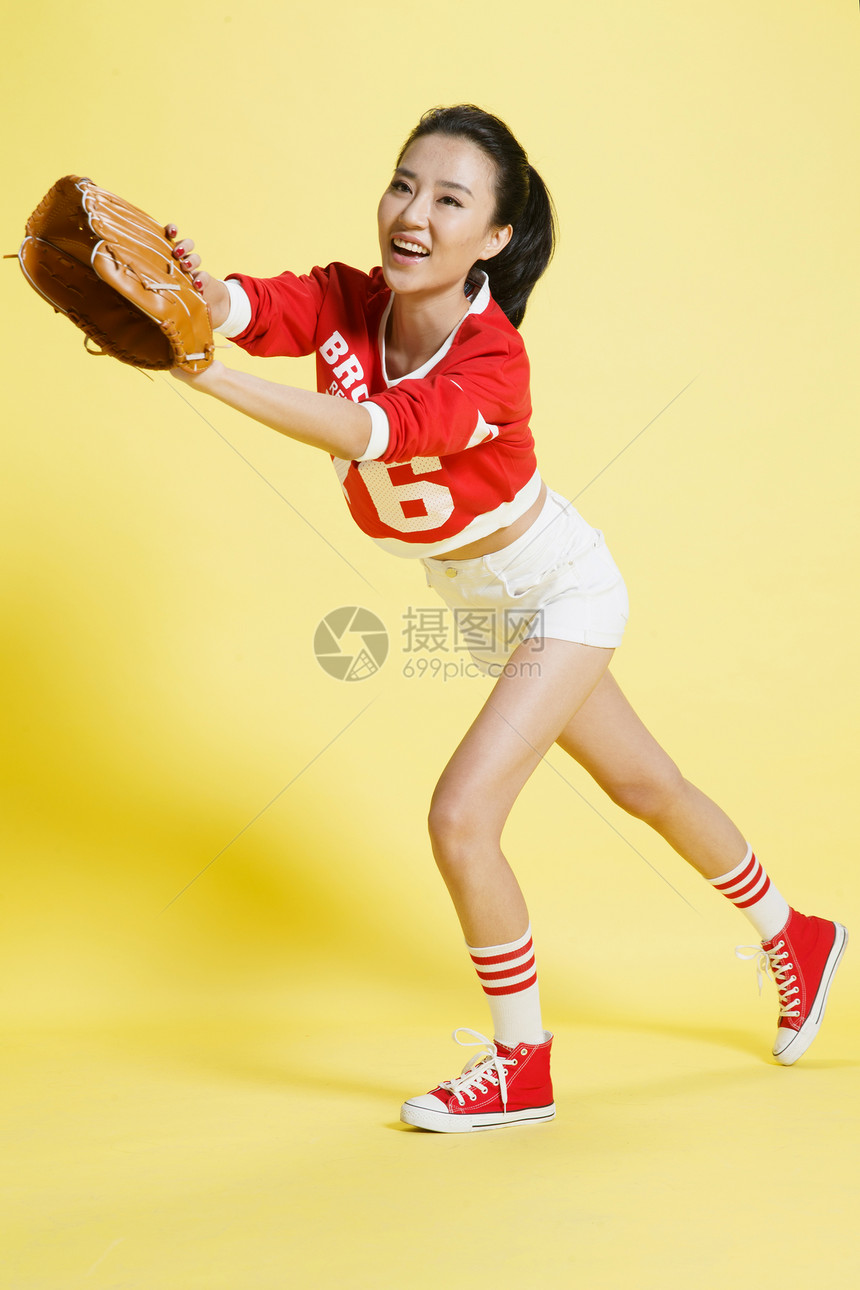 马尾辫影棚拍摄垂直构图青年女人棒球运动图片