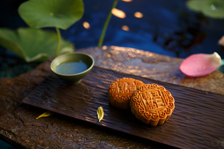 圆形花瓣夜晚传统甜食月饼背景