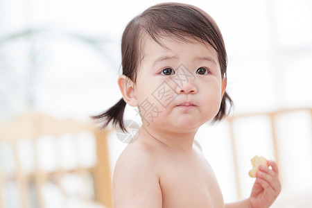 幸福幼儿亚洲人可爱宝宝在吃东西图片