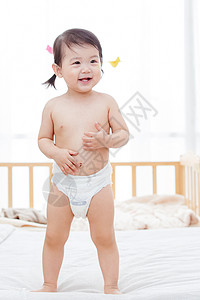 东亚愉悦可爱的可爱宝宝在玩耍高清图片