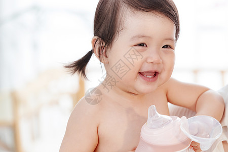 可爱宝宝喝奶图片